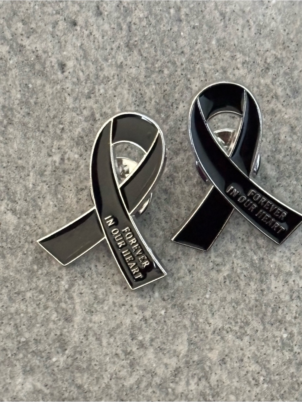 2 Pieces Memorial Black Ribbon Brooch - Forever In Our Heart